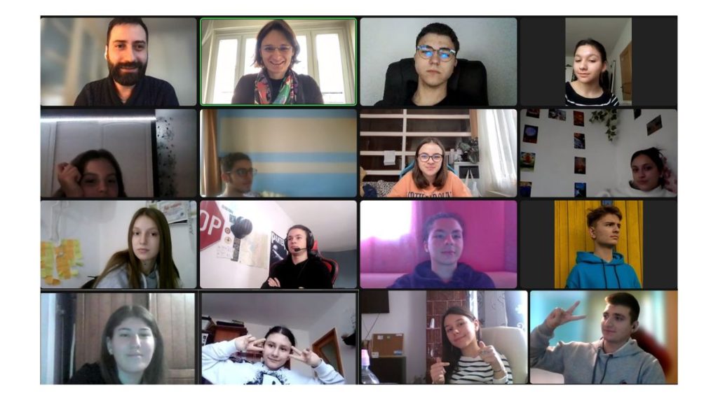 captură cu participanții și formatorii care au participat la cursul online de educație media pentru implicare civică