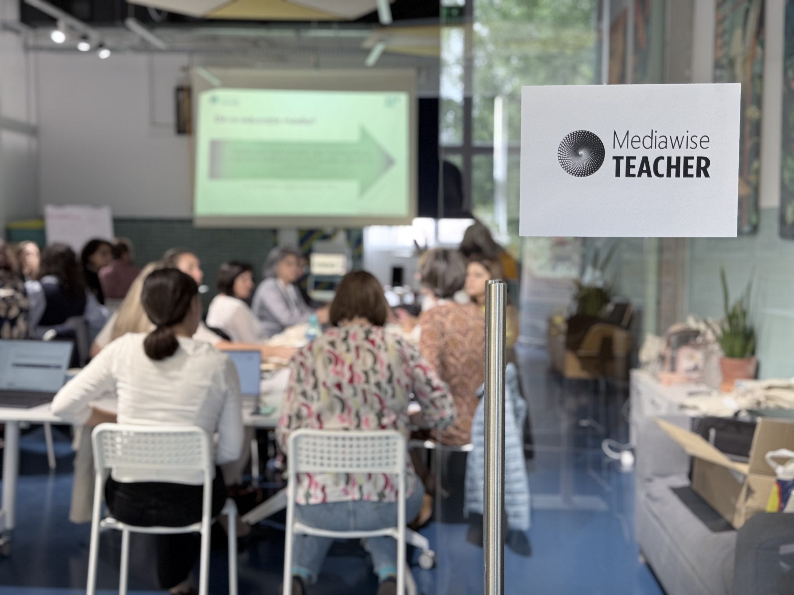 Cum formăm generații educate media: începutul programului Mediawise Teacher, ediția a II-a